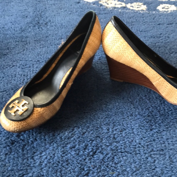 Tory Burch Wedges!!! Perfect for Spring & Summer! - Picture 2 of 4